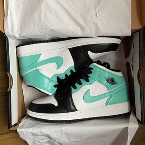 Air Jordan 1 Mid (GS)- White/Tropical Twist/Black
